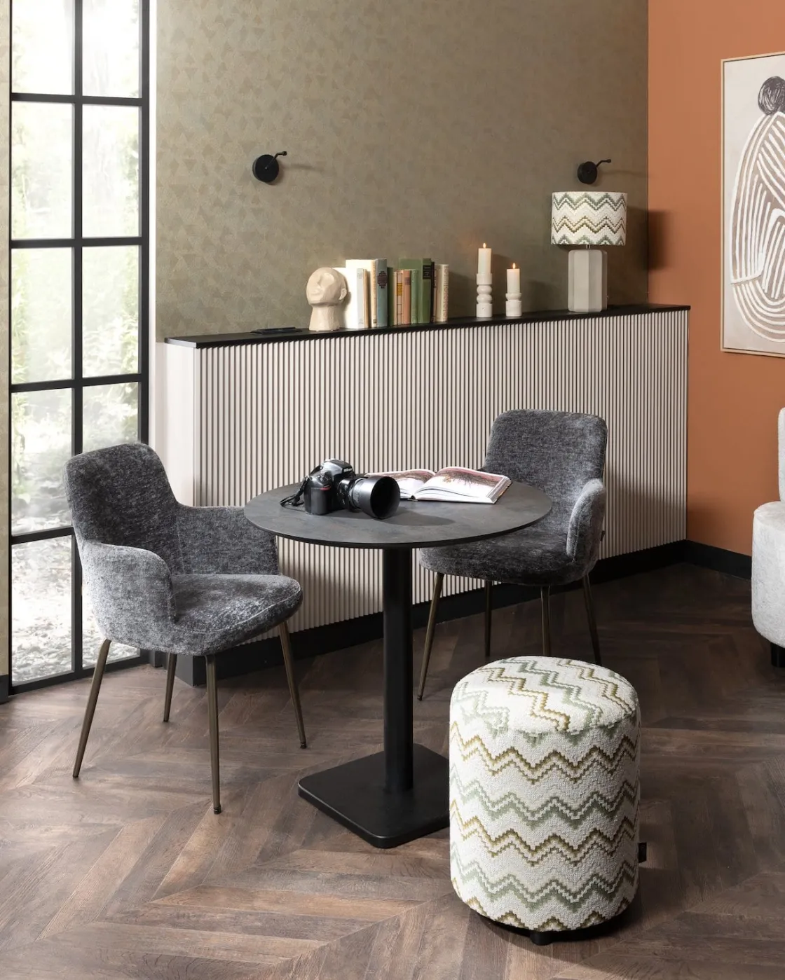 XOOON Armstoel Olle in de kleur Antraciet - COCOmaison^ Woonaccessoires|Armstoelen