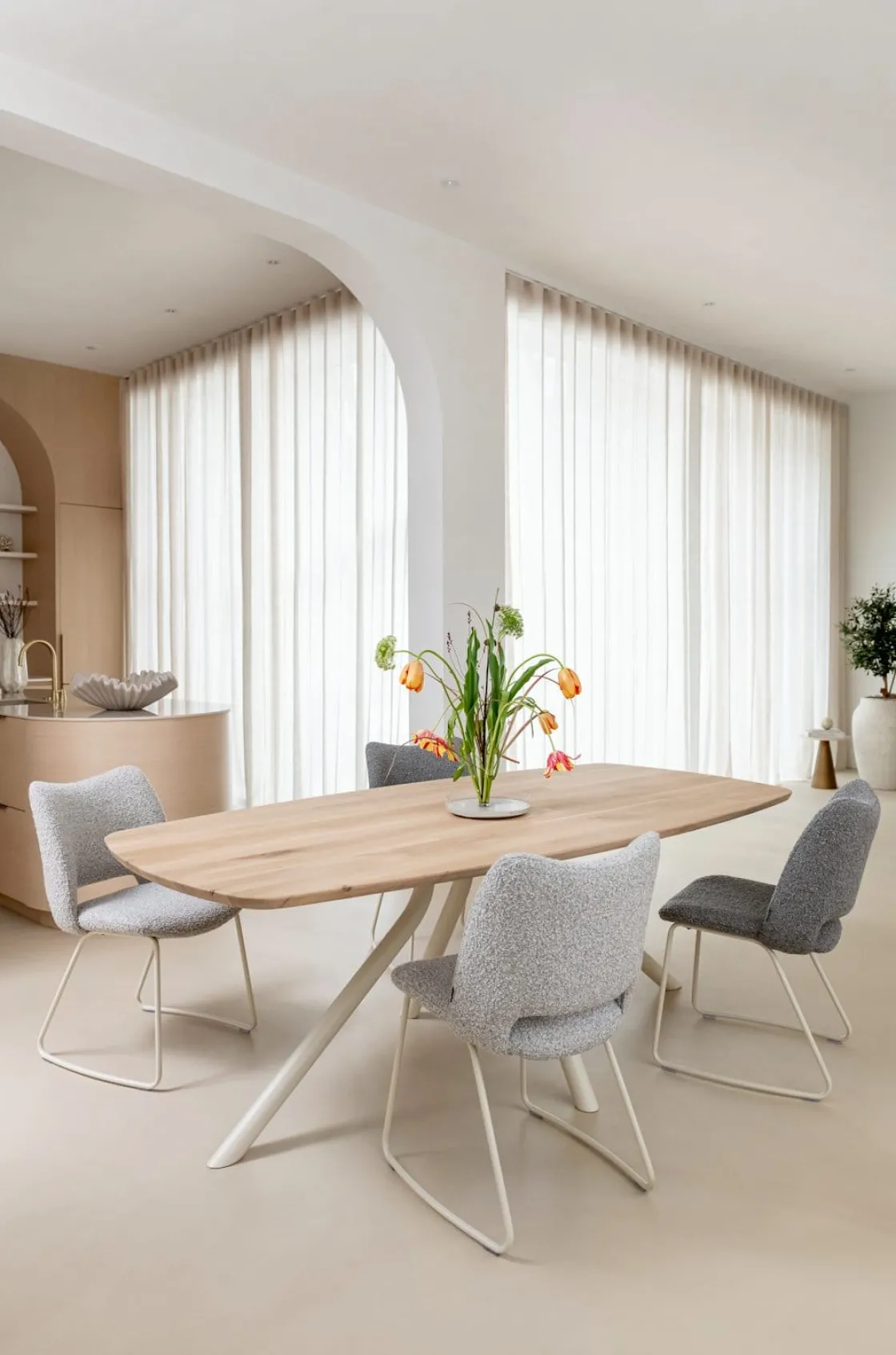 XOOON ARVADA tafel 220 x 110 cm - ovaal - centrale poot Nebbia^ Tafelconfigurator|Eettafels