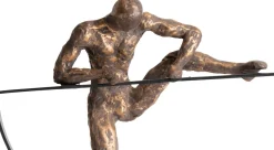 XOOON Climbing beeld (H33cm) in de kleur Goud - COCOmaison^ Woonaccessoires