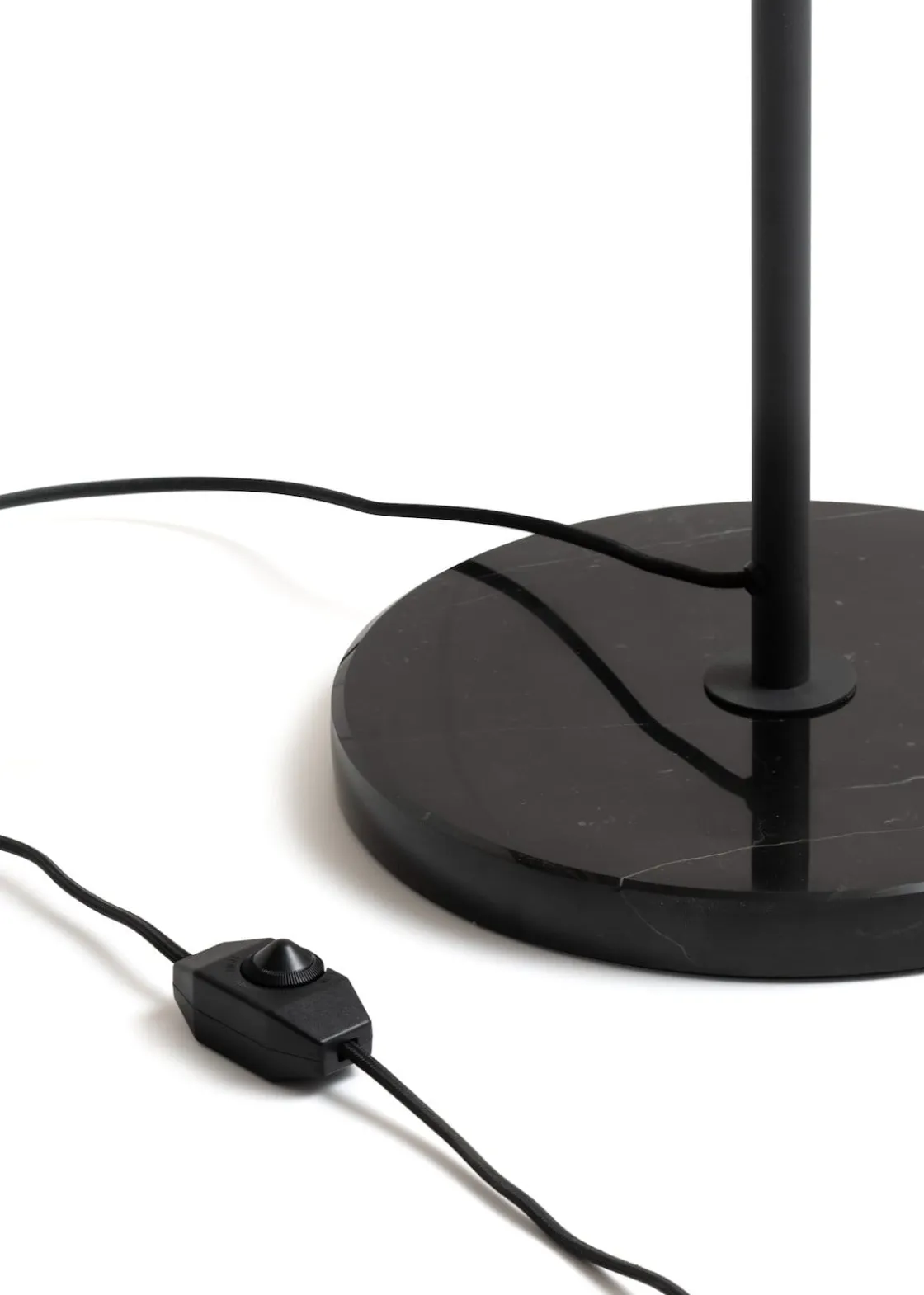 XOOON Daan vloerlamp (1*G9) in de kleur Zwart - COCOmaison^ Vloerlampen