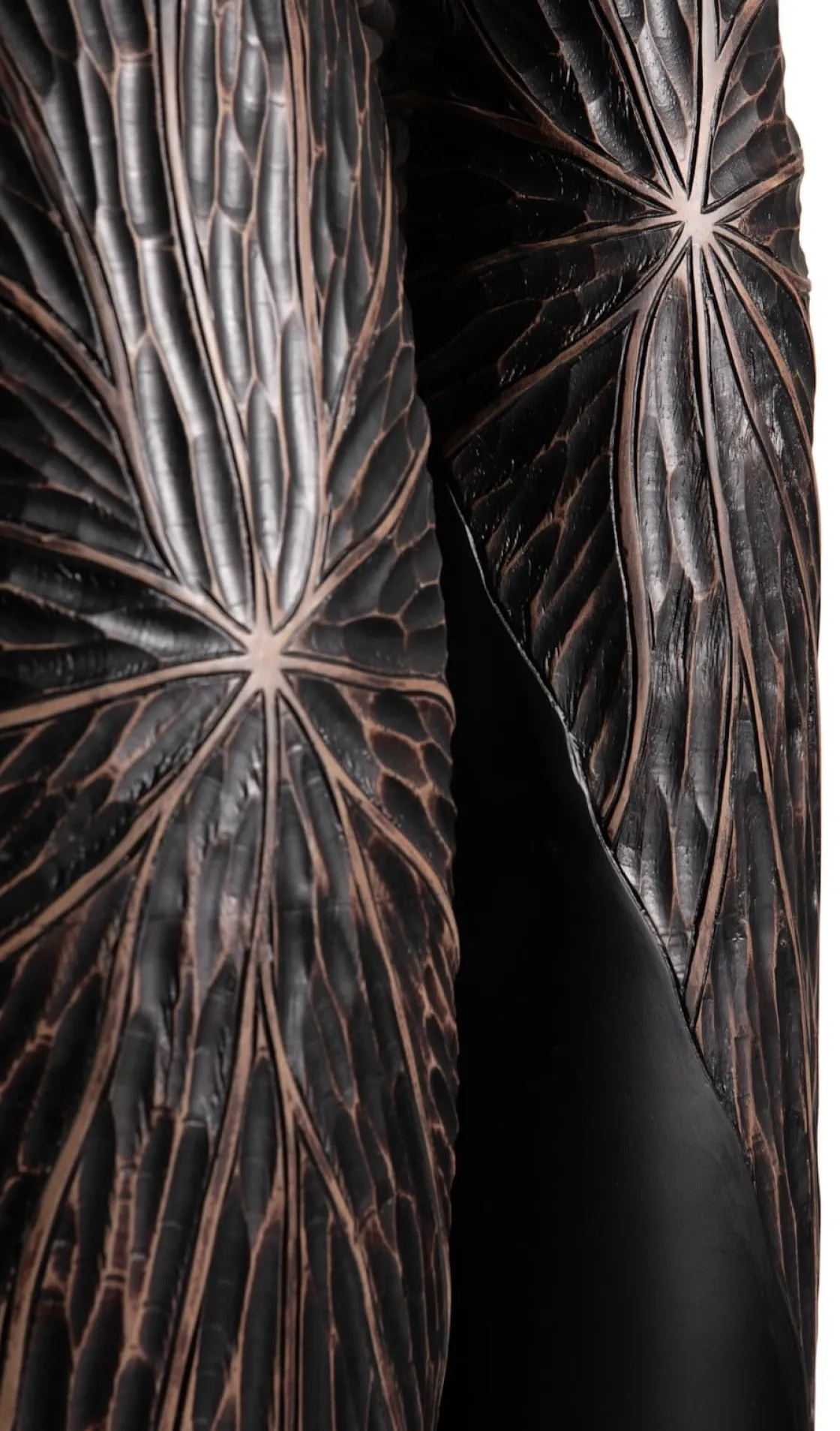 XOOON Faye vaas H75cm in de kleur Zwart - COCOmaison^ Woonaccessoires