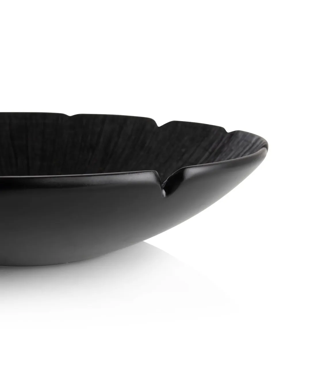 XOOON Finn schaal D39cm in de kleur Zwart - COCOmaison^ Woonaccessoires