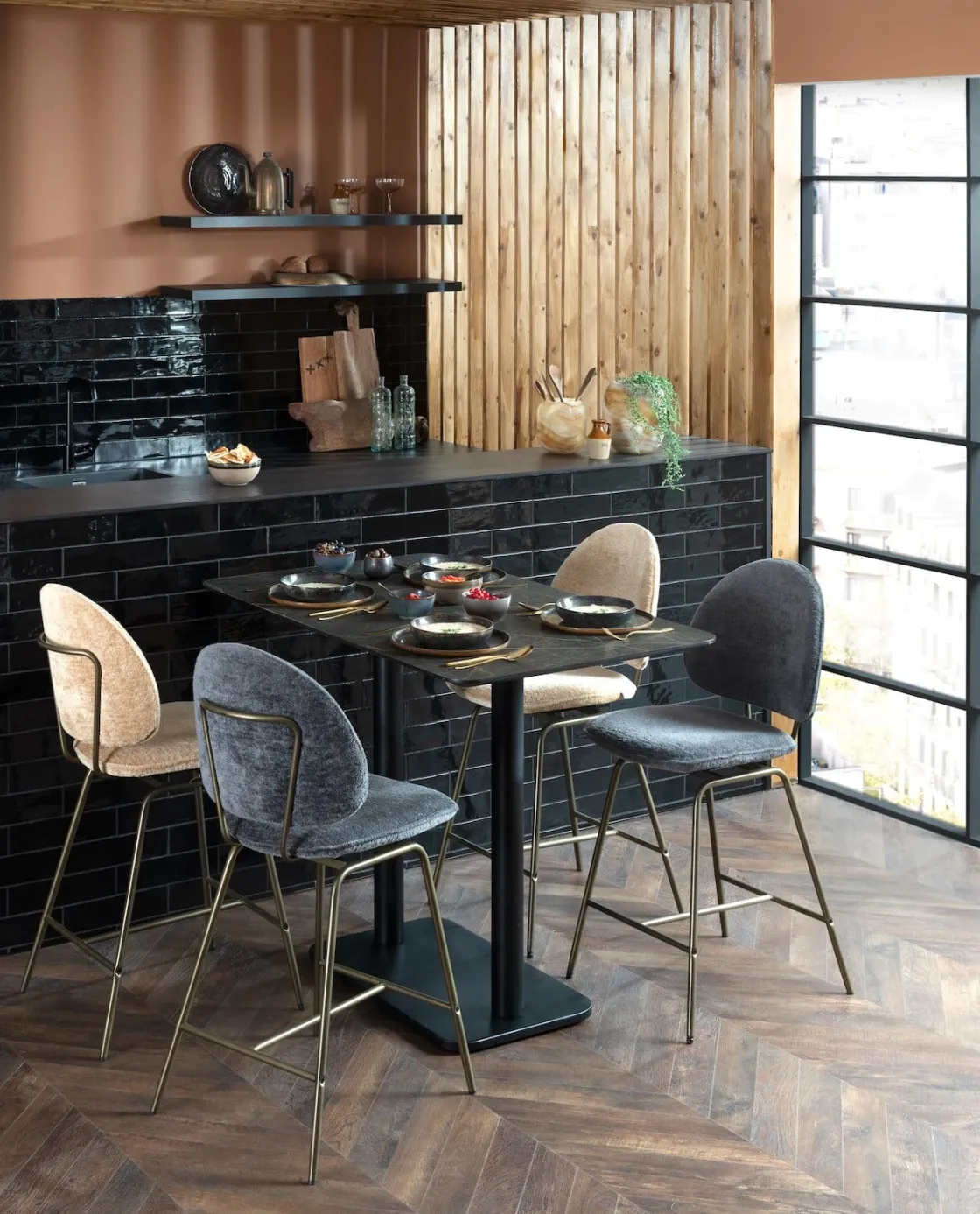 XOOON Kjel barstoel - champagne frame in de kleur Okergeel^ Barkrukken En Barstoelen|Woonaccessoires