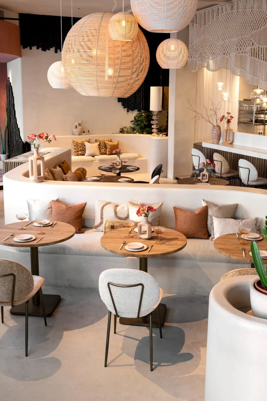 XOOON Kjel eetkamerstoel - champagne frame in de kleur Crème^ Eetkamerstoelen|Woonaccessoires