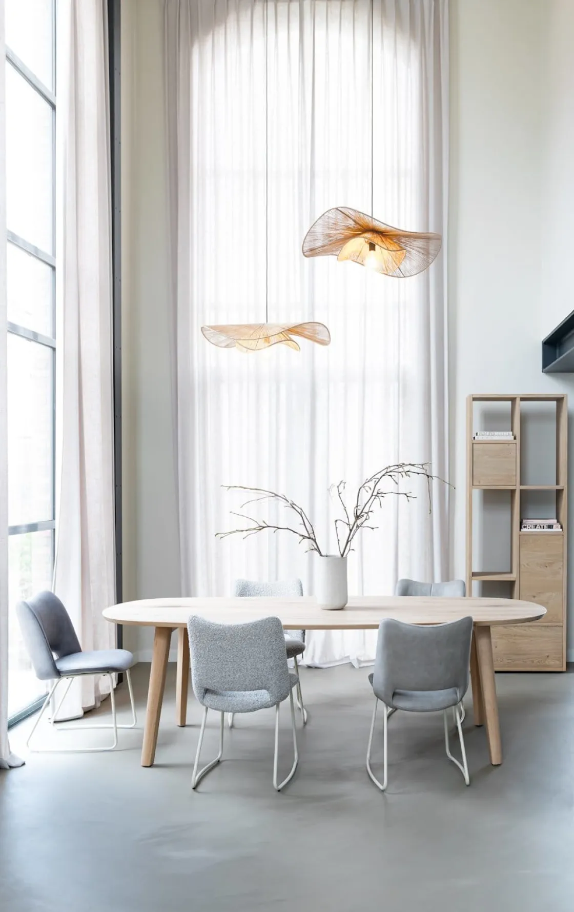 XOOON KODI eetkamerstoel - frame nebbia - stof Pala - lichtgrijs^ Eetkamerstoelen