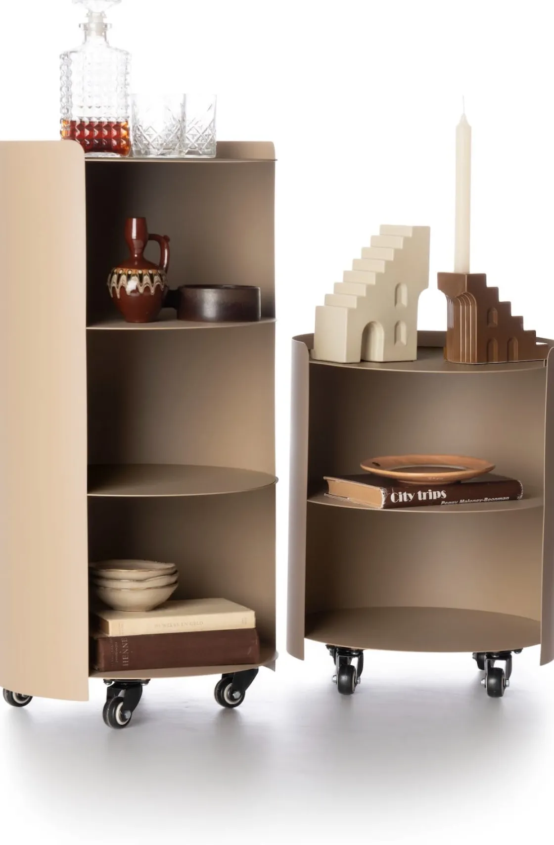 XOOON Owen bijzettafel H70cm in kleur Taupe shop je bij COCOmaison^ Woonaccessoires|Bijzettafels