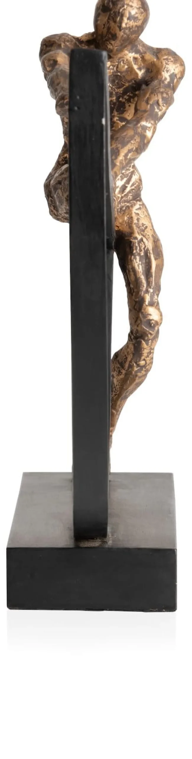 XOOON Pushing beeld (H33cm) in de kleur Goud - COCOmaison^ Woonaccessoires