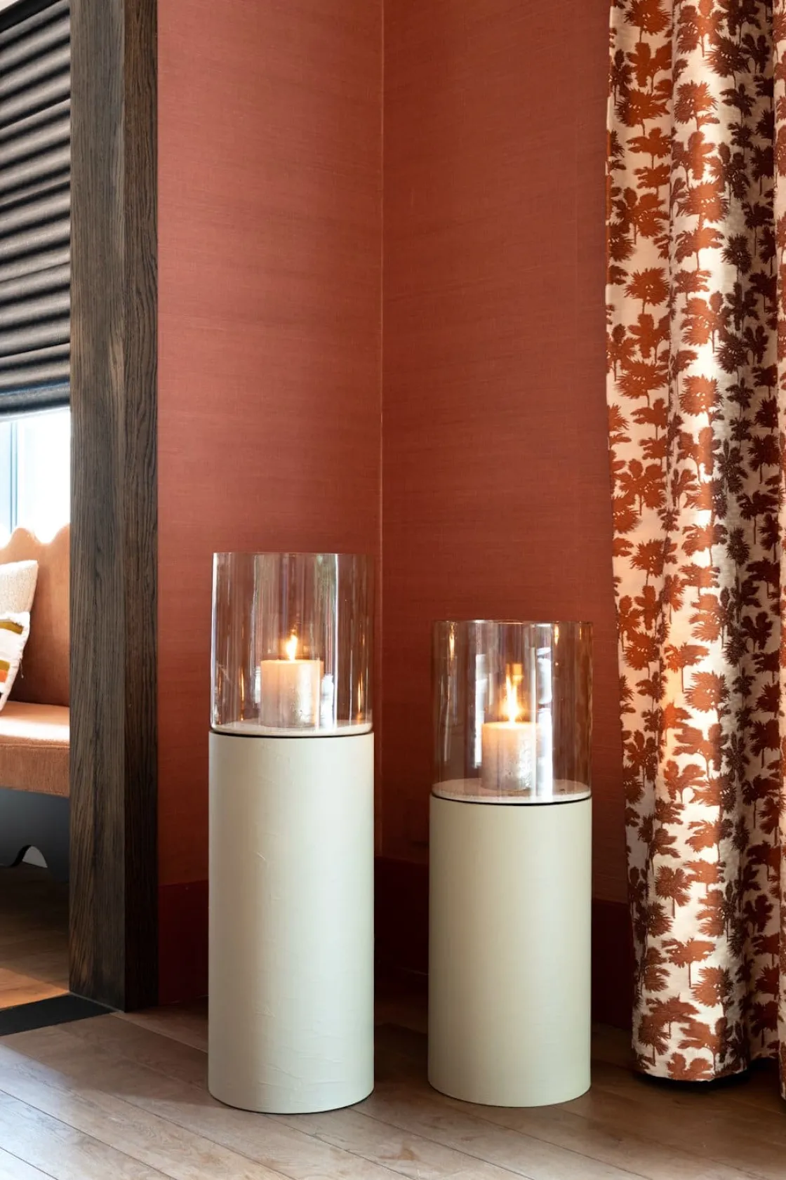 XOOON Reza windlicht (H74cm) in de kleur Taupe - COCOmaison^ Woonaccessoires