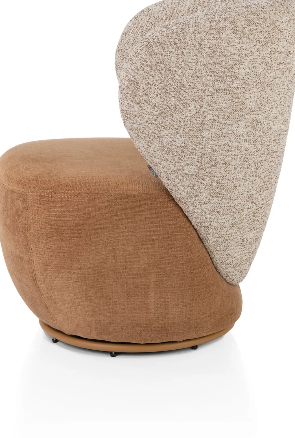 XOOON Solee fauteuil - draaibaar in de kleur Koper -^ Draaifauteuils|Stoffen Fauteuils