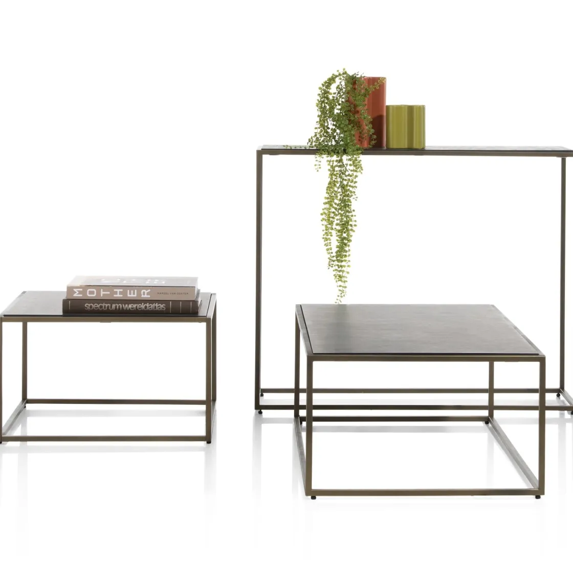 XOOON Stand Up bijzettafel in de kleur Goud - COCOmaison^ Woonaccessoires|Bijzettafels