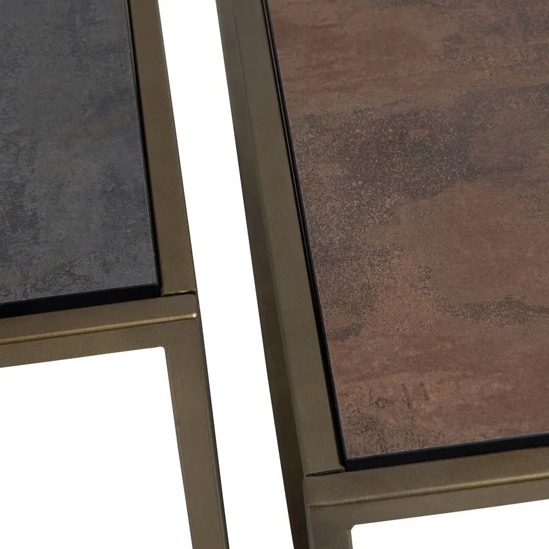 XOOON Stand Up bijzettafel in de kleur Goud - COCOmaison^ Woonaccessoires|Bijzettafels