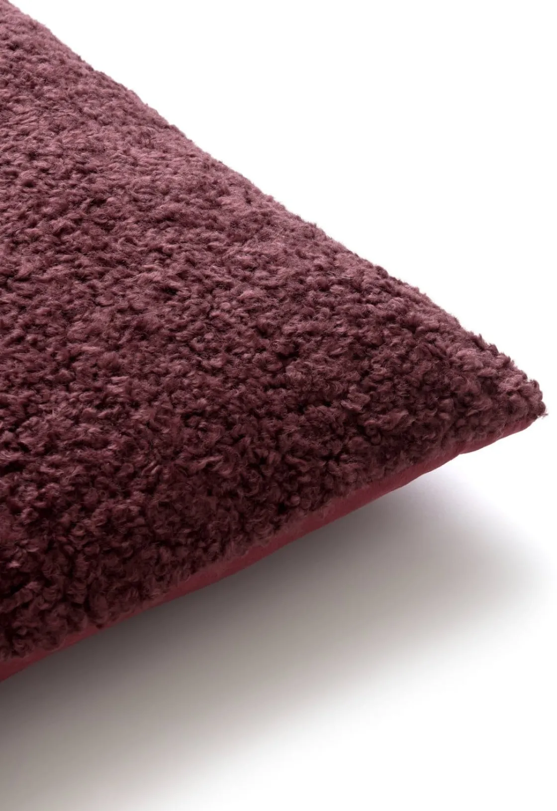 XOOON Teddy kussen 30x50cm in de kleur Rood - COCOmaison^ Woonaccessoires