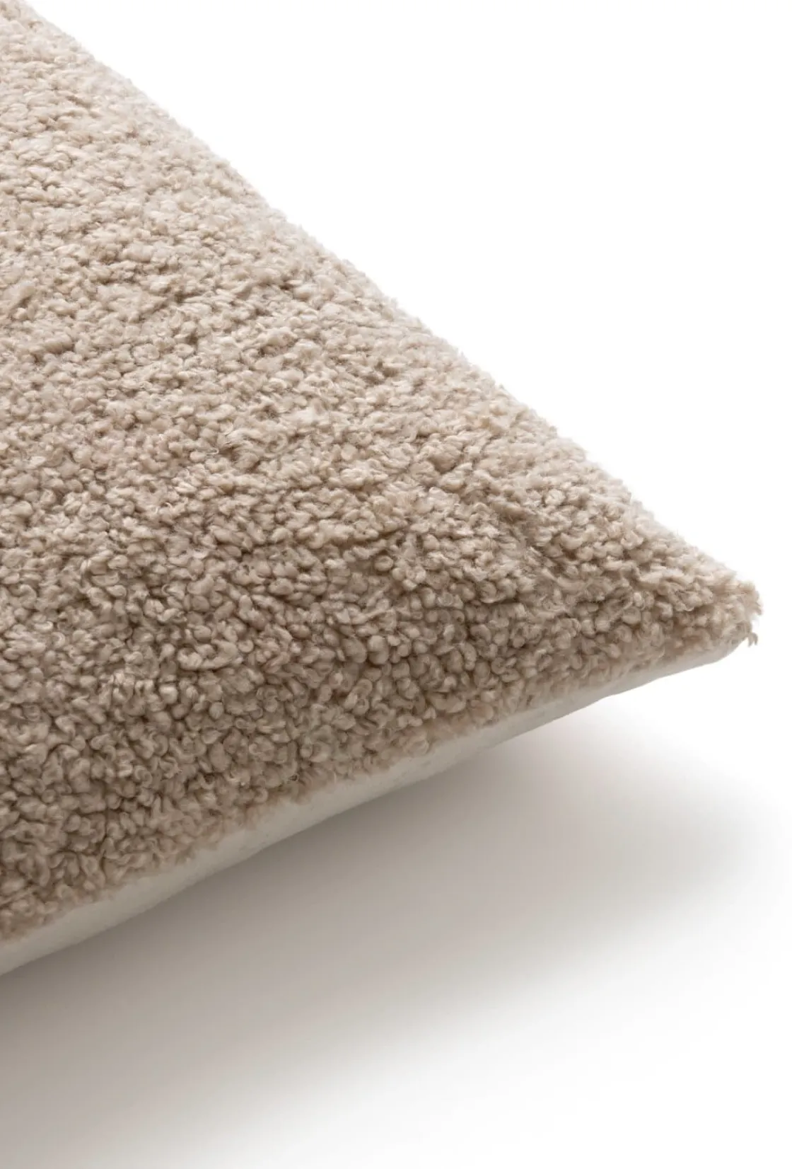 XOOON Teddy kussen 45x45cm in de kleur Beige - COCOmaison^ Woonaccessoires