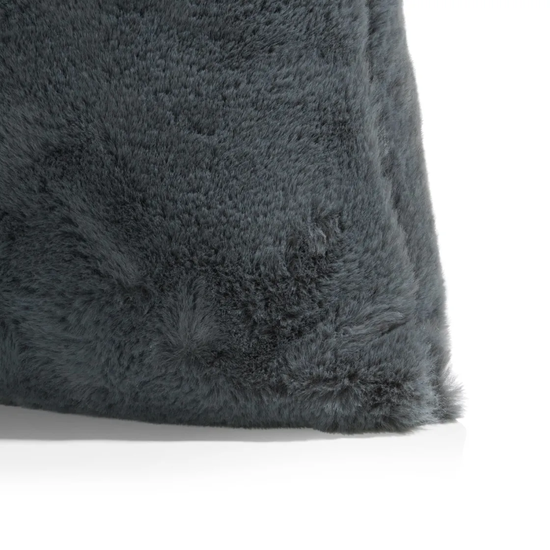 XOOON Timeless Evie kussen 45x45cm in de kleur Antraciet - COCOmaison^ Woonaccessoires