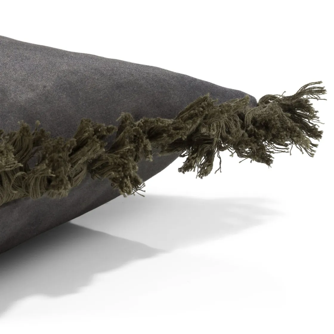 XOOON Timeless Mila kussen 30x50cm in de kleur Olijf - COCOmaison^ Woonaccessoires