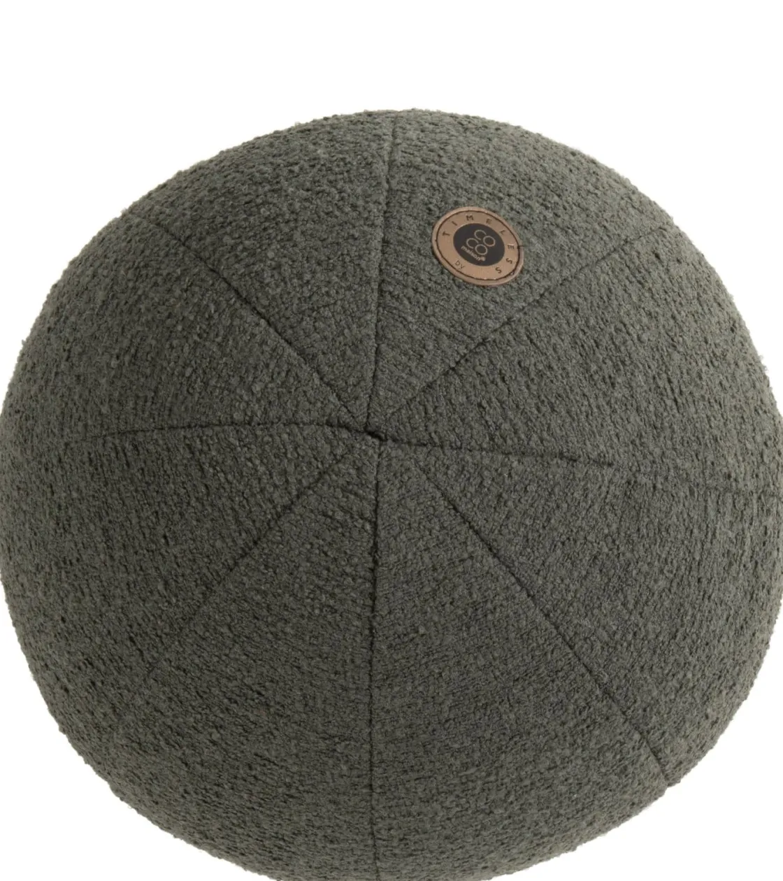 XOOON Timeless Scott kussen dia 25cm in de kleur Olijf - COCOmaison^ Woonaccessoires