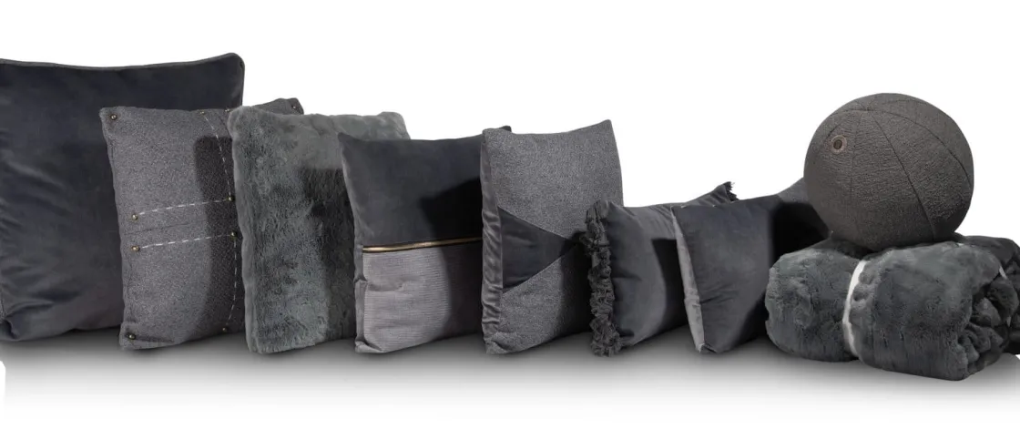 XOOON Timeless Scott kussen dia 25cm in de kleur Antraciet^ Woonaccessoires