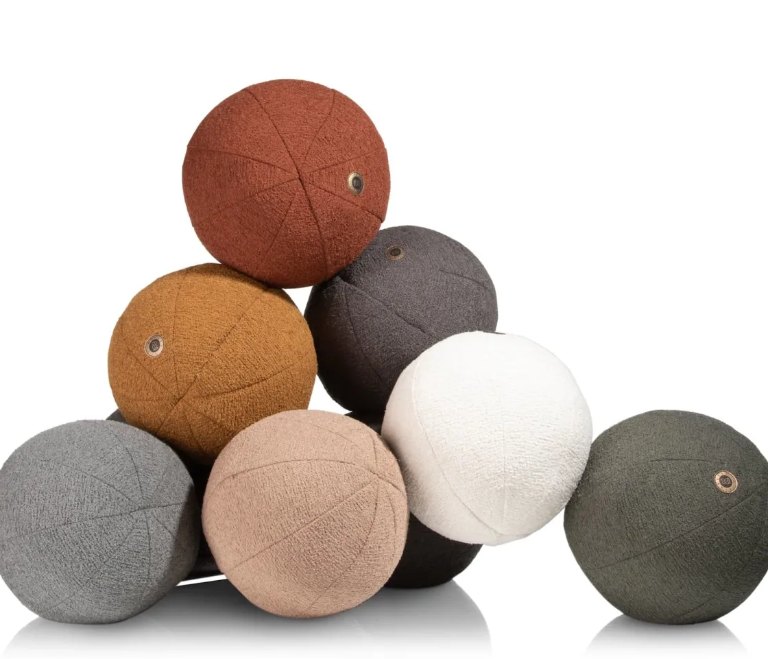 XOOON Timeless Scott kussen dia 25cm in de kleur Beige - COCOmaison^ Woonaccessoires