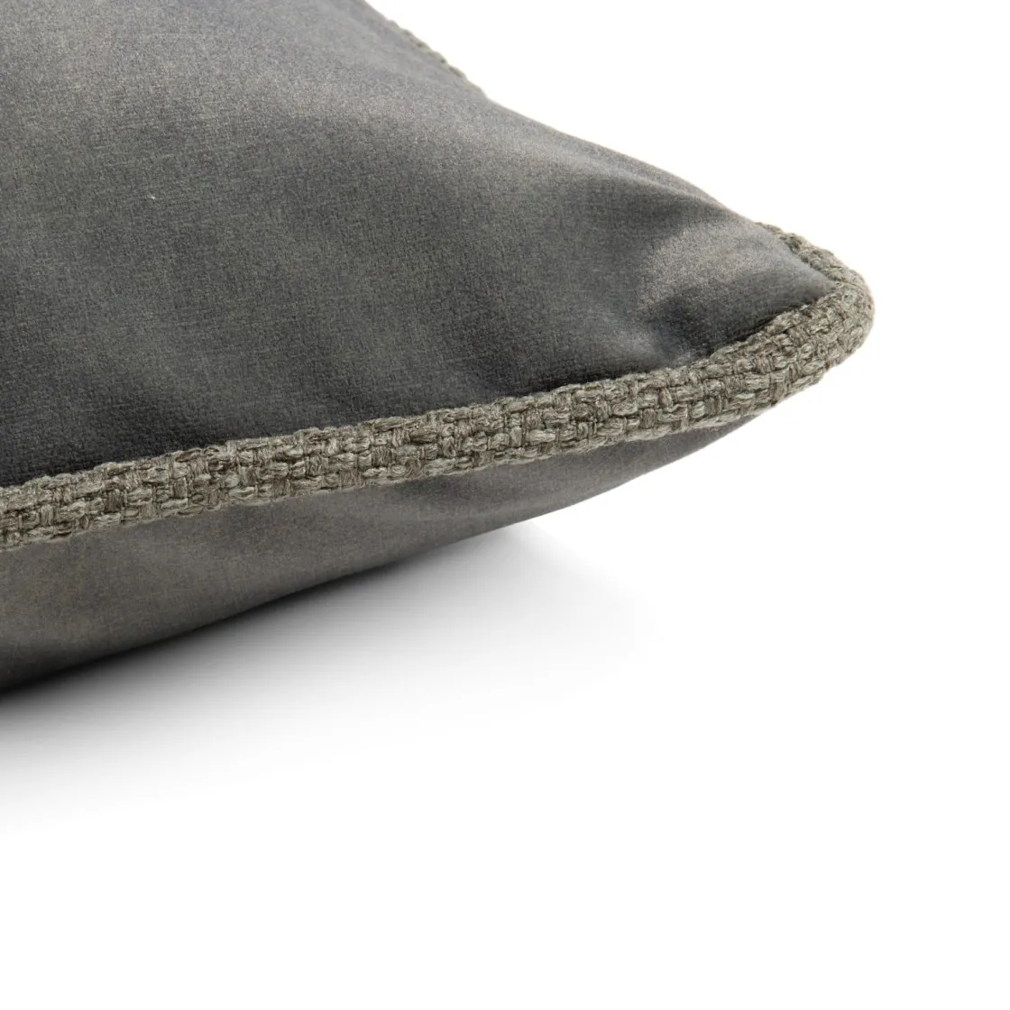 XOOON Timeless Sean kussen 60x60cm in de kleur Olijf - COCOmaison^ Woonaccessoires