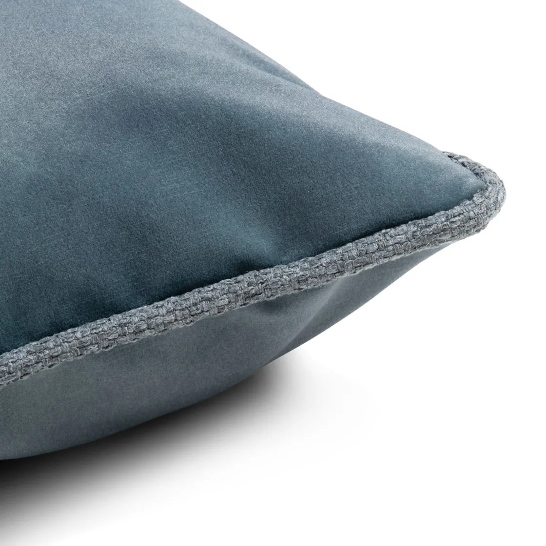 XOOON Timeless Sean kussen 60x60cm in de kleur Blauw - COCOmaison^ Woonaccessoires