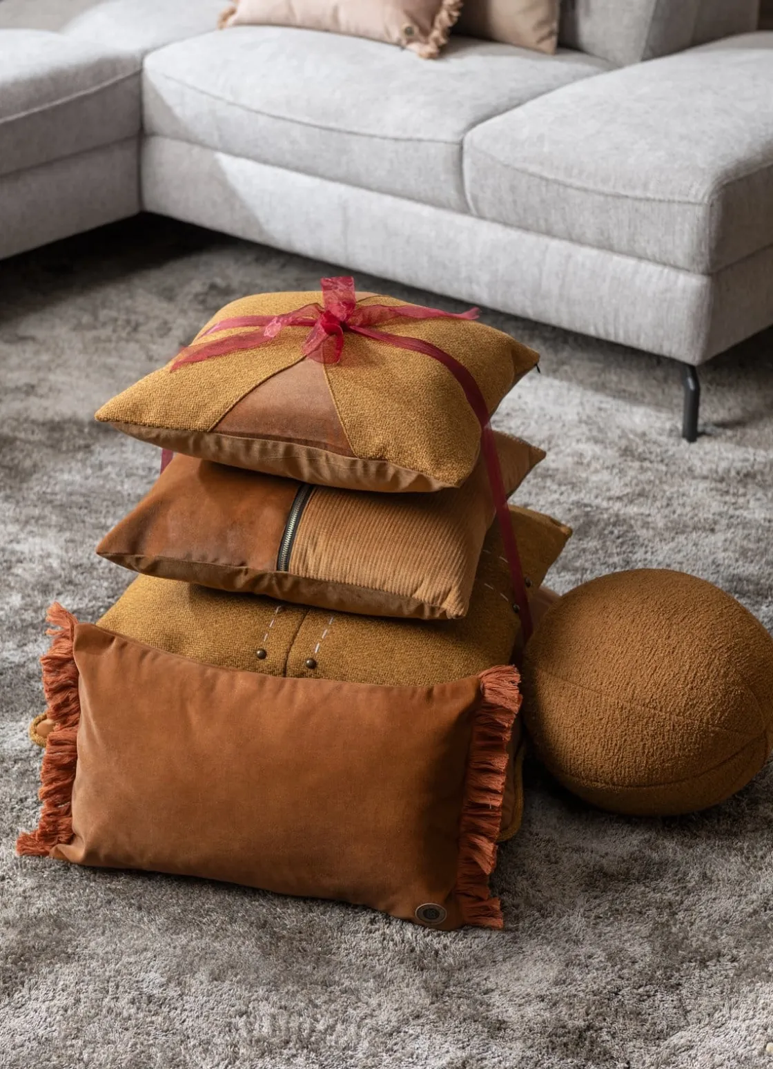 XOOON Timeless Sean kussen 60x60cm in de kleur Geel - COCOmaison^ Woonaccessoires