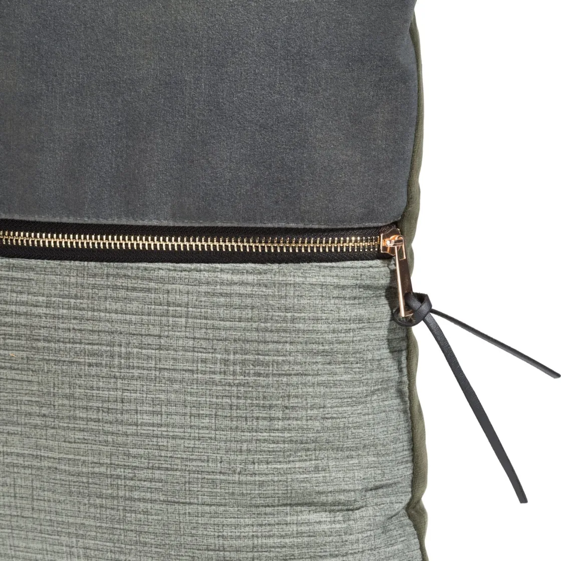XOOON Timeless Sofia kussen 45x45cm in de kleur Olijf - COCOmaison^ Woonaccessoires