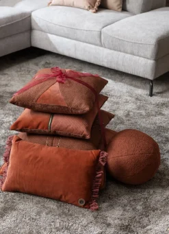 XOOON Timeless Sofia kussen 45x45cm in de kleur Koper - COCOmaison^ Woonaccessoires