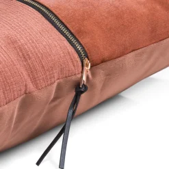 XOOON Timeless Sofia kussen 45x45cm in de kleur Koper - COCOmaison^ Woonaccessoires