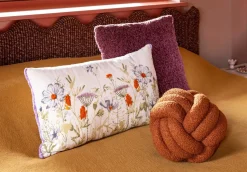 XOOON Twisted kussen (30x30cm) in de kleur Naturel - COCOmaison^ Woonaccessoires